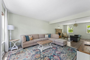 AmericanOld-Fashioned 5BD Nostalgia with Hot Tub